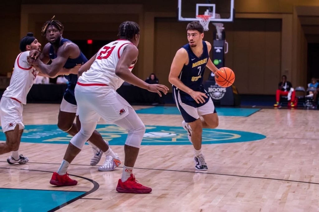 Ben Shtolzberg driving the ball in a Murray State road jersey